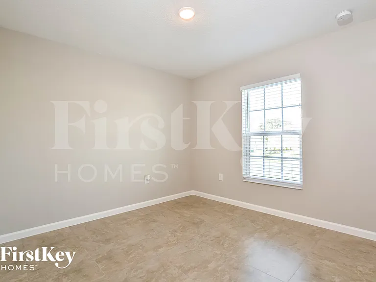 610 Lindbergh Way — Photo 10