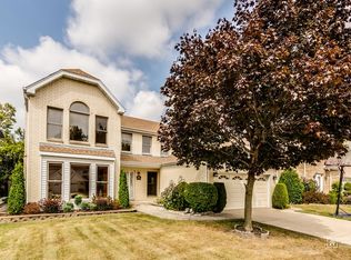 698 Albany Ln, Des Plaines, IL 60016