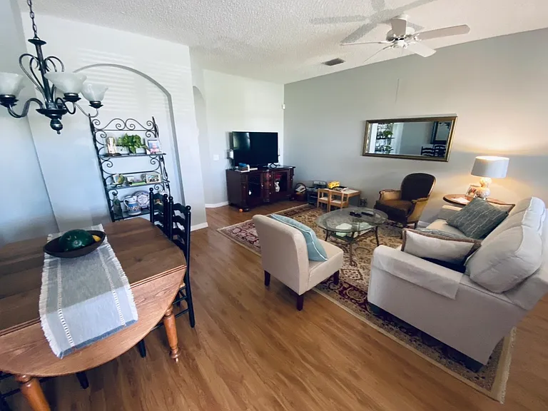 639 Vallance Way NE — Photo 32