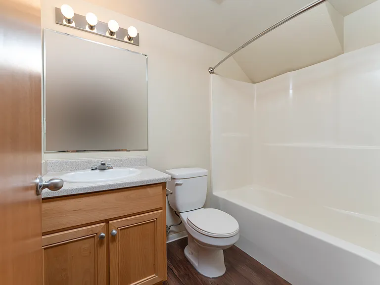2 Bedroom 2 Bath Townhome 900 Sq Ft 2 Bedroom 2 Bath Townhome 900 Sq Ft