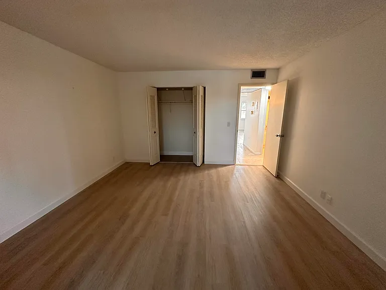 163 Somerset Cres #H — Photo 9