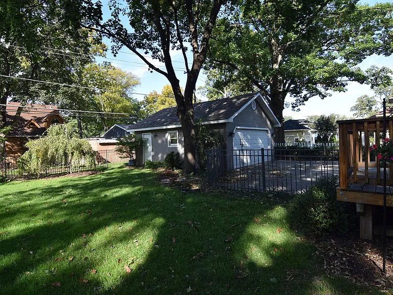 208 N Oak Ave — Photo 22