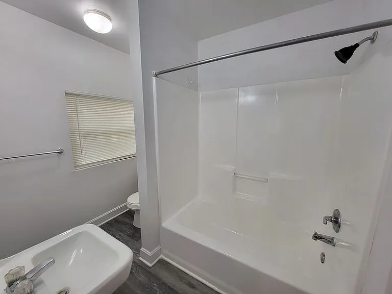 523 W Maple Ave #1A — Photo 16