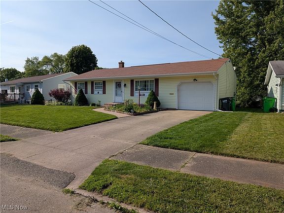 2nd image of 929 Lakeview Dr
