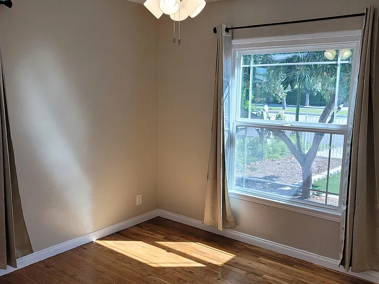 6503 White Oak Ave — Photo 29