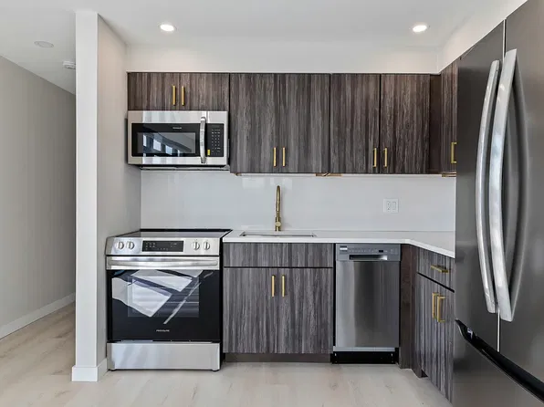 37-18 Broadway #203, Astoria, NY 11103