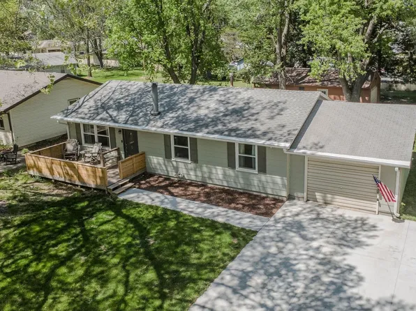 600 9th St, Wamego, KS 66547