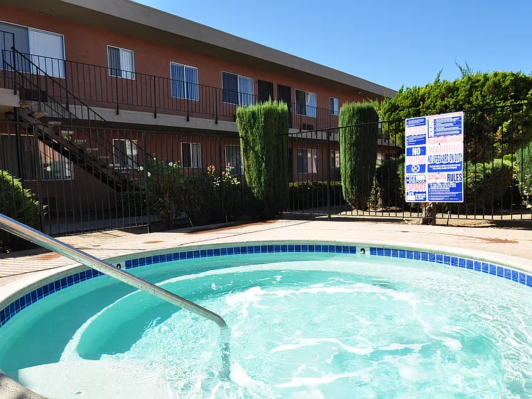 Ashwood Apartments — Photo 6