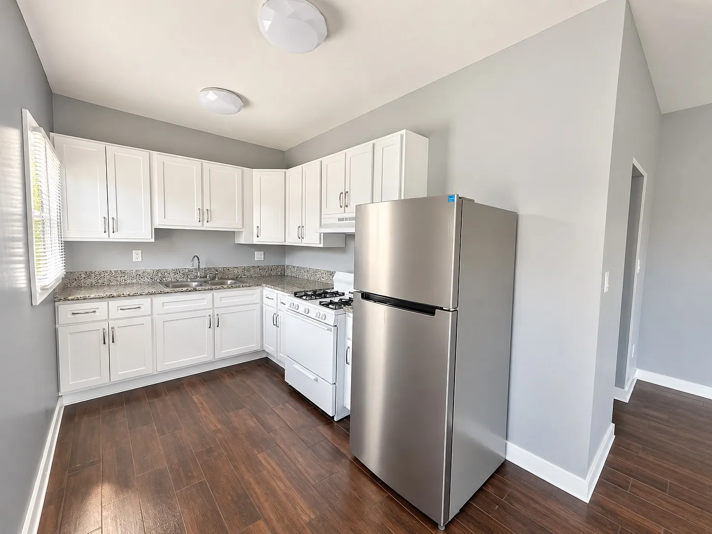 Studio, 450 sqft, $1,495 — Photo 3
