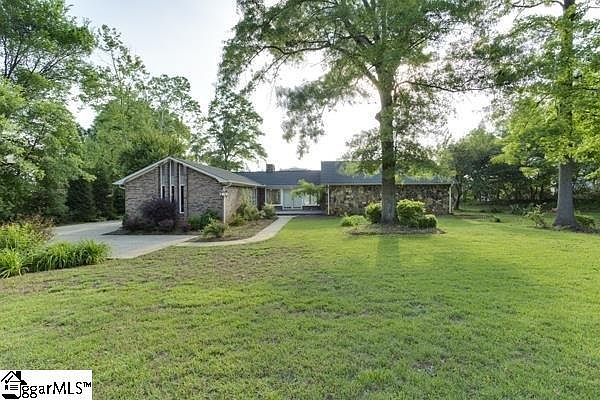 1st image of 215 Woodlake Dr
