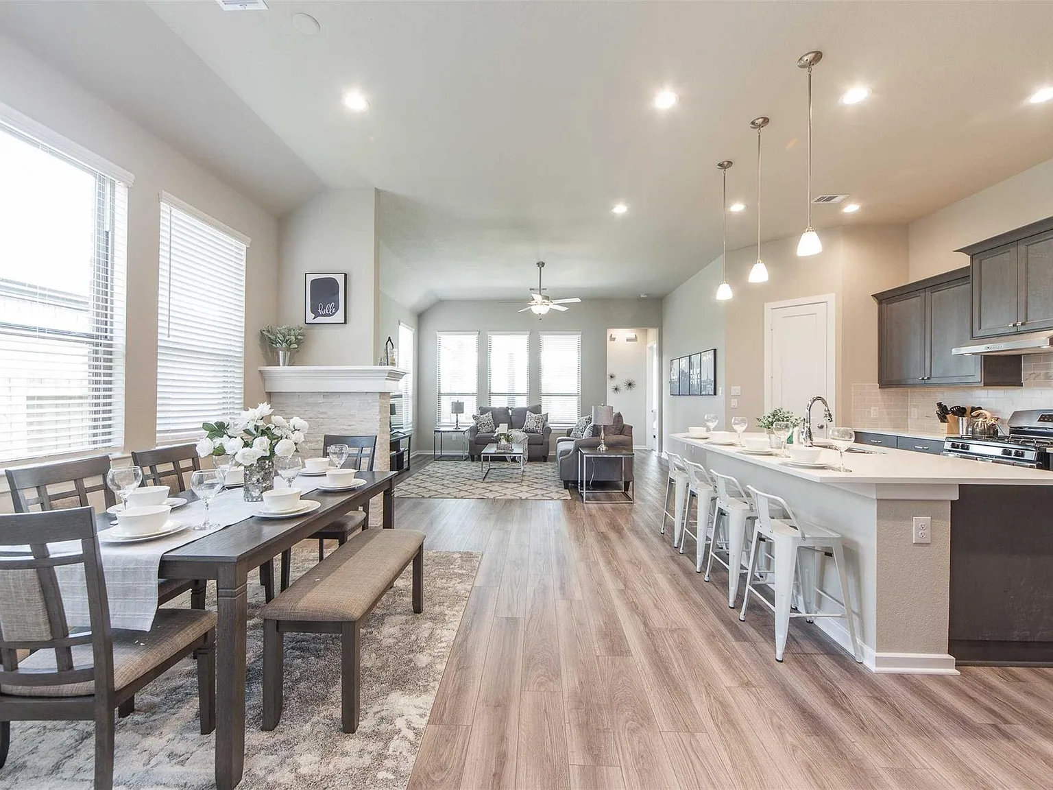 4 bed, 3.0 bath, 2706 sqft, $3,000 — Photo 4