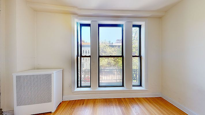 1st image of 324 W 84th St APT 32