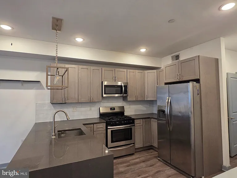 417 W Berks St #1 — Photo 2