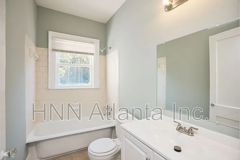 435 N Highland Ave NE — Photo 4