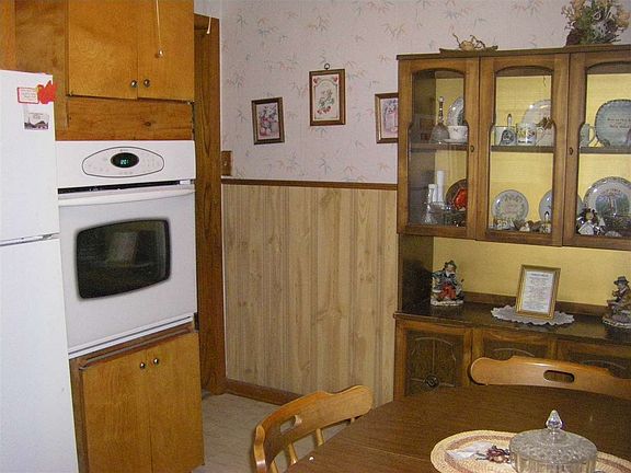3rd image of 222 Greenwood Ave
