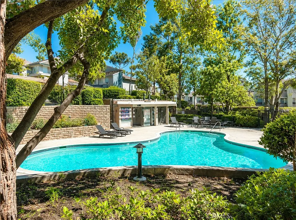 3 bed, 2.5 bath, 1269 sqft, $3,350 — Photo 3