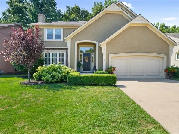8201 W 152nd Ter, Overland Park, KS 66223