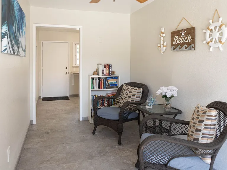 Cabana Apartments — Photo 21