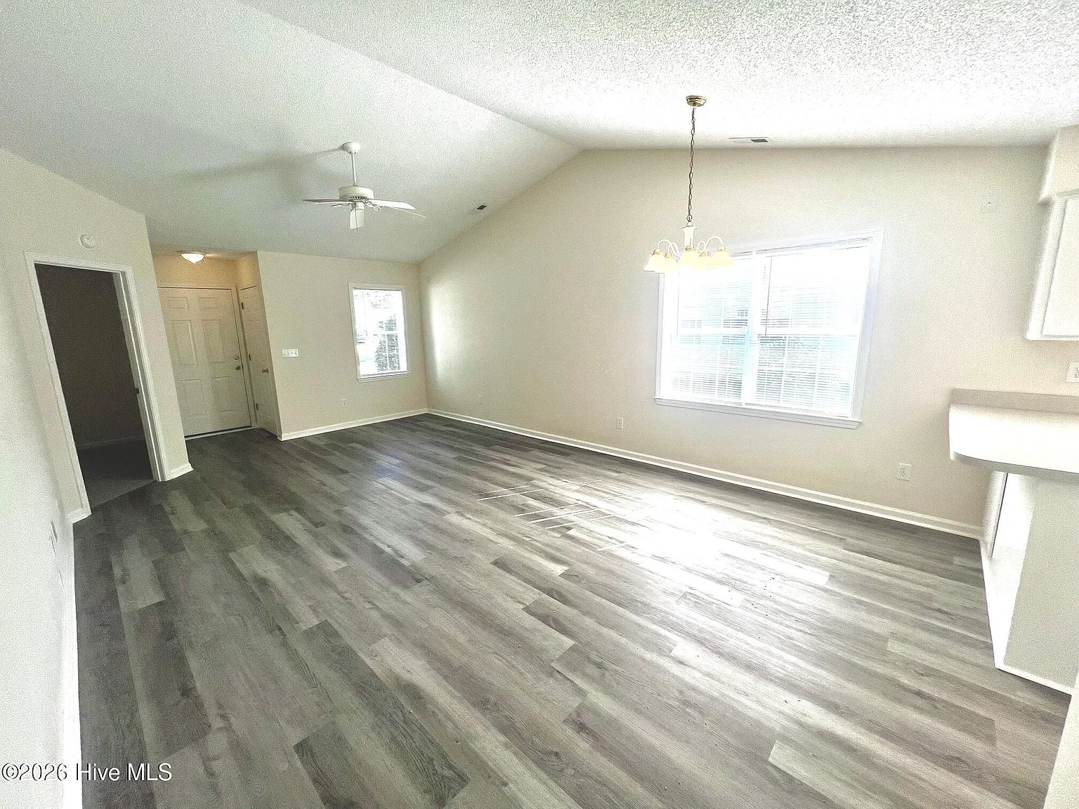 2 bed, 2.0 bath, 900 sqft, $1,350 — Photo 3