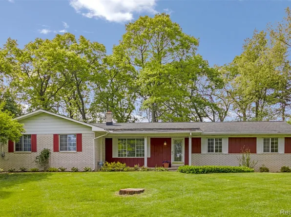 8887 Clark Rd, Clarkston, MI 48346