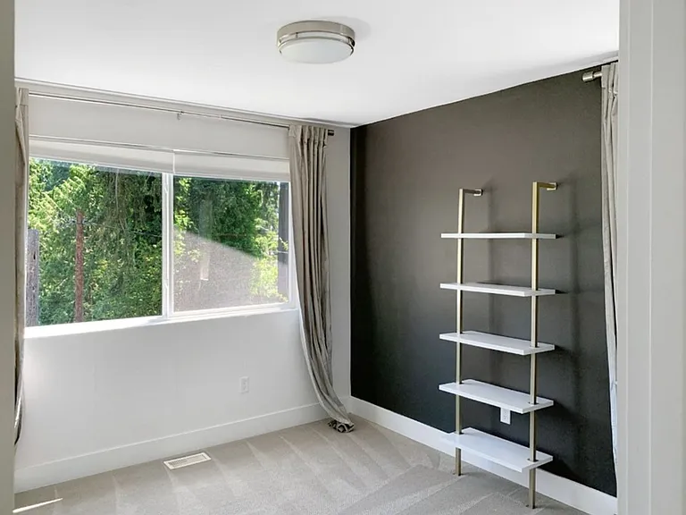 707 Newport Ct NE — Photo 14