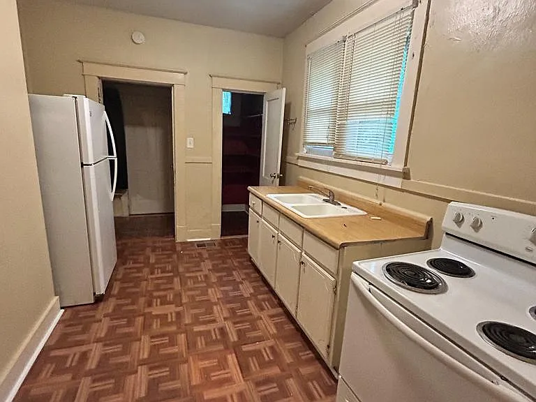 1378 S Pkwy E — Photo 13