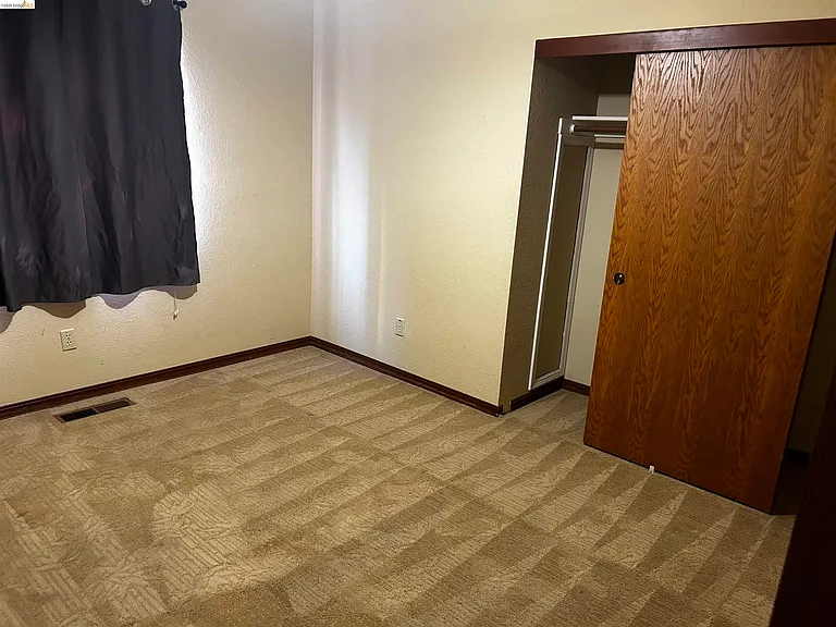 5593 Drakes Dr — Photo 9