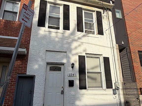 2nd image of 1241 E Palmer St