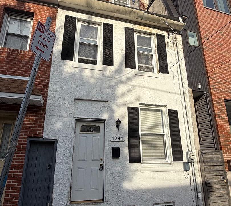 2nd image of 1241 E Palmer St