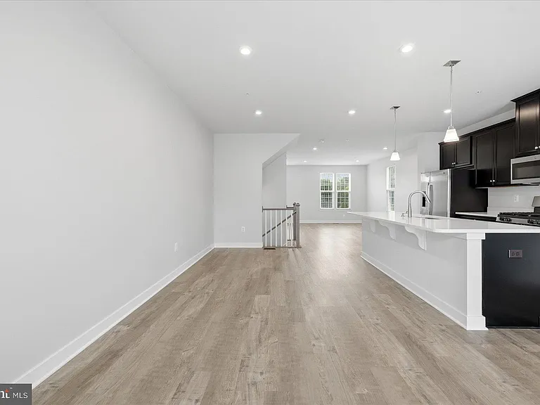 1550 Adamson Way — Photo 16