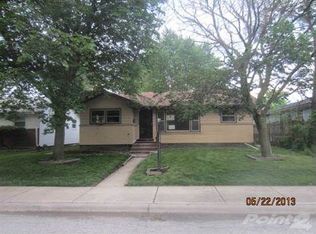 1623 Hewes St, Crete, IL 60417