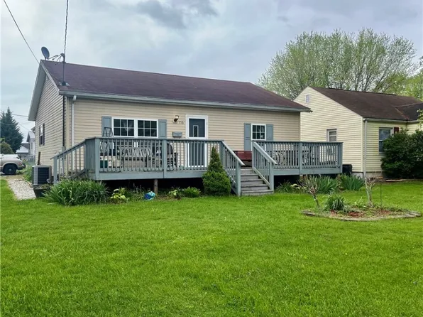 716 Elm St, Belpre, OH 45714