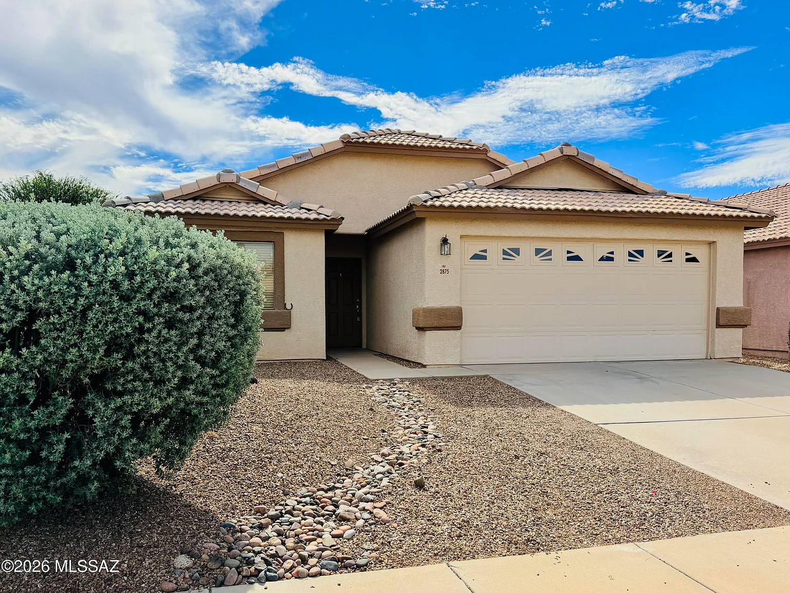3 bed, 2.0 bath, 1715 sqft, $1,899 — Photo 2