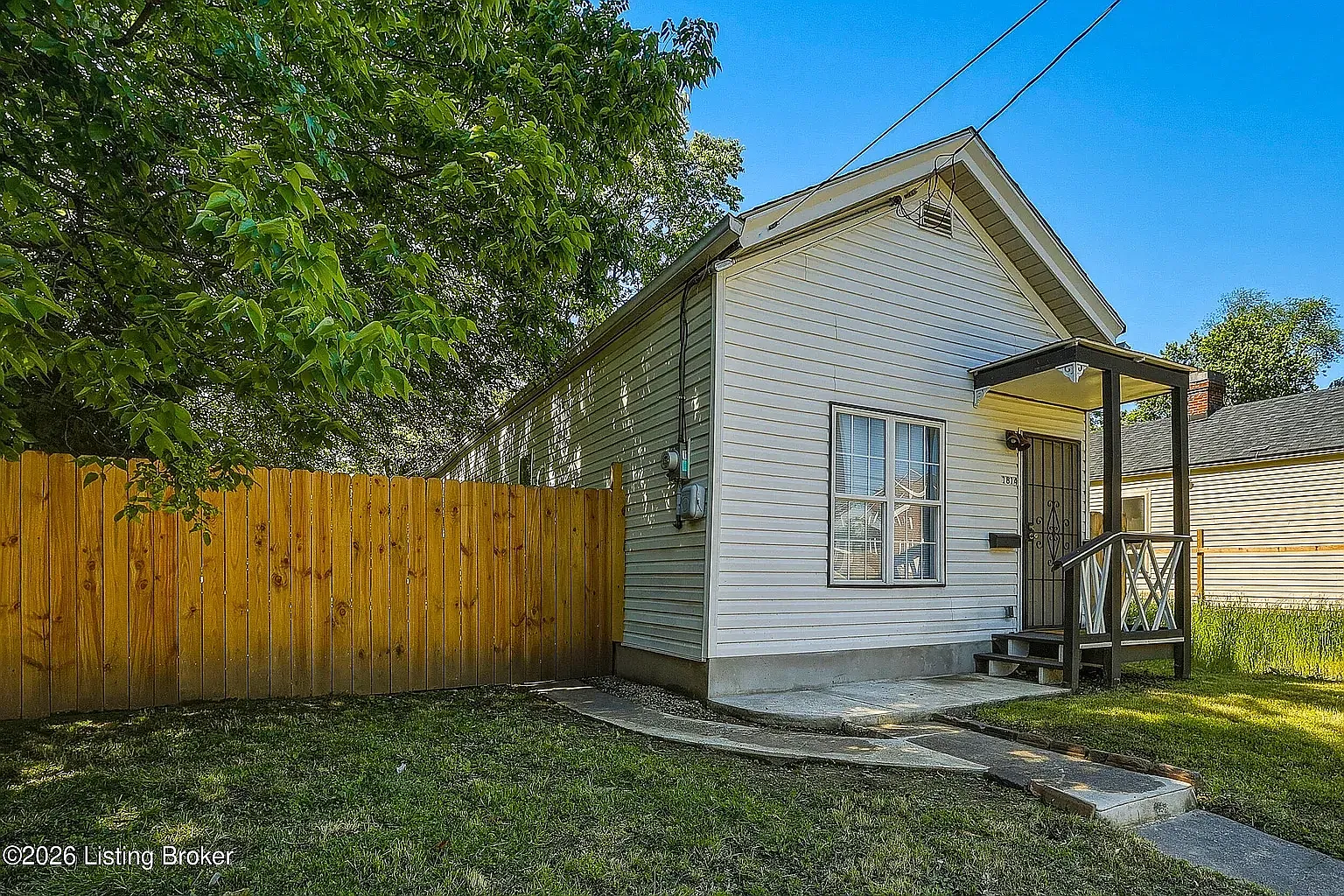 4 bed, 1200 sqft, $1,725 — Photo 1