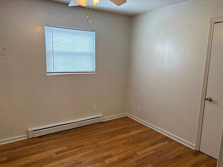 1212 W Chapel Hill St #2 — Photo 6