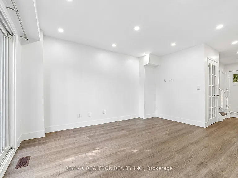 409 Cobblehill Dr — Photo 8