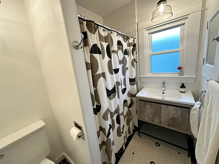 715 N Richman Ave — Photo 13