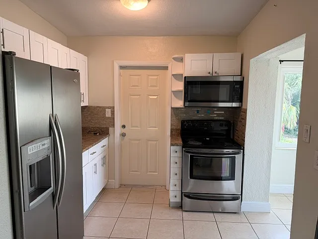 21456 Kenyon Ave — Photo 2