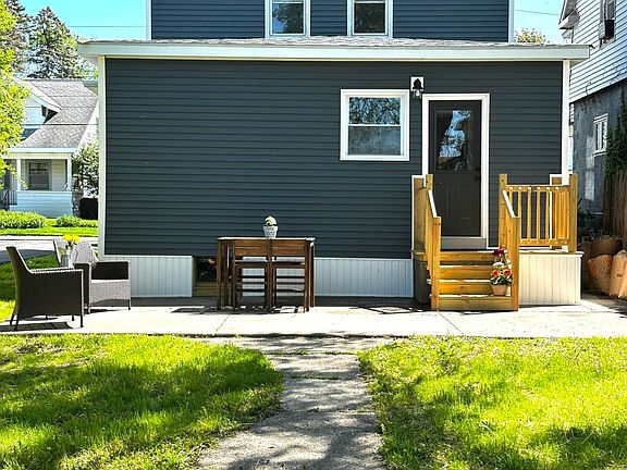 3rd image of 866 Thompson Street