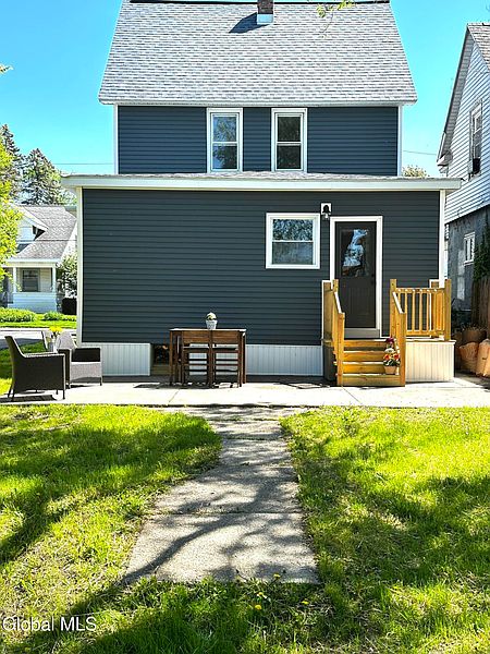 3rd image of 866 Thompson Street