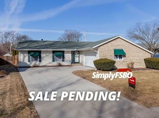 3201 56th St, Moline, IL 61265