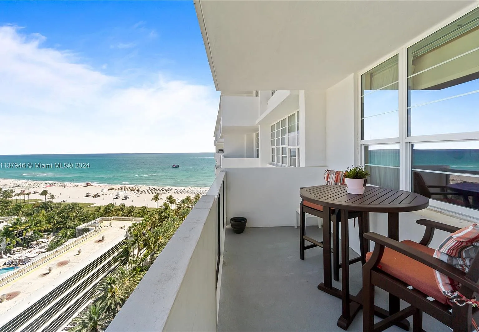 The Decoplage Condo — Photo 1