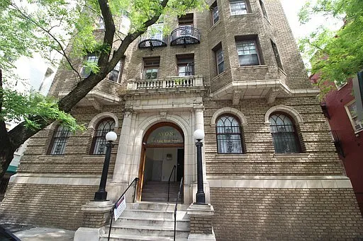 Avon Apartments — Photo 1