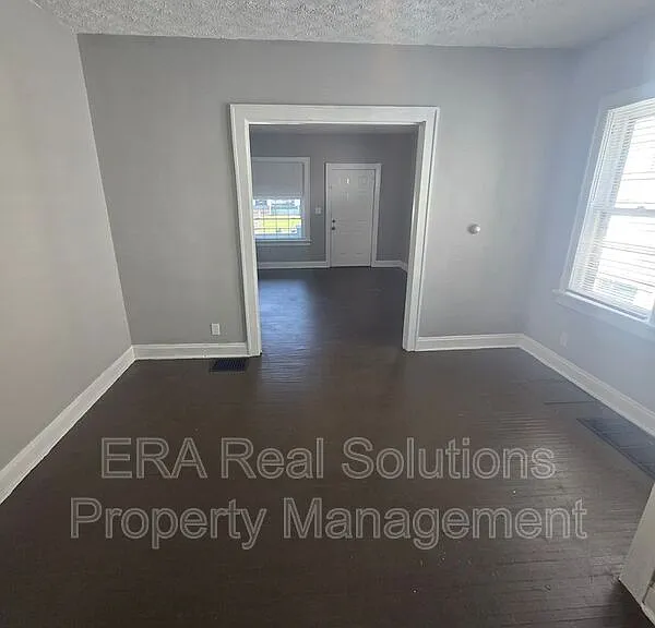54 N Ogden Ave — Photo 13