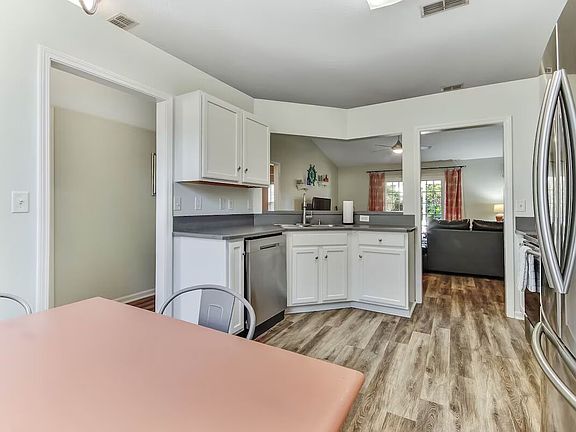 5th image of 1021 Isle Of Palms Ln