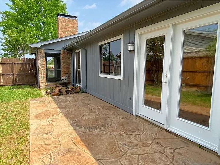 2704 Winding Creek Dr — Photo 22