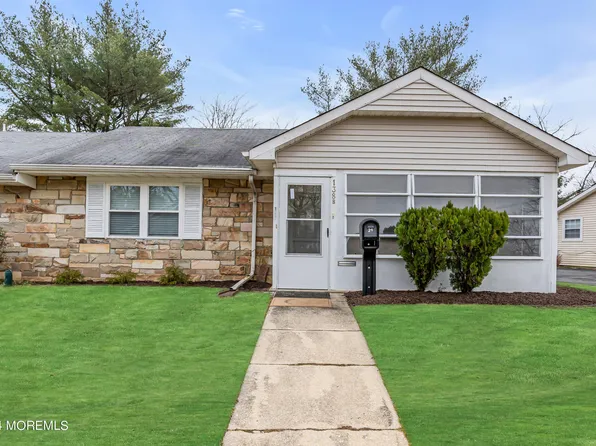 138B Sunflower Drive, Lakewood, NJ 08701