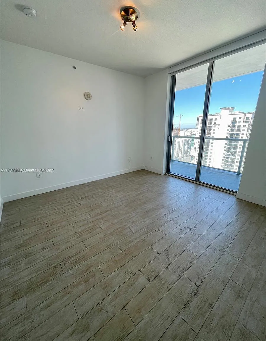 2 bed, 1012 sqft, $4,800 — Photo 3