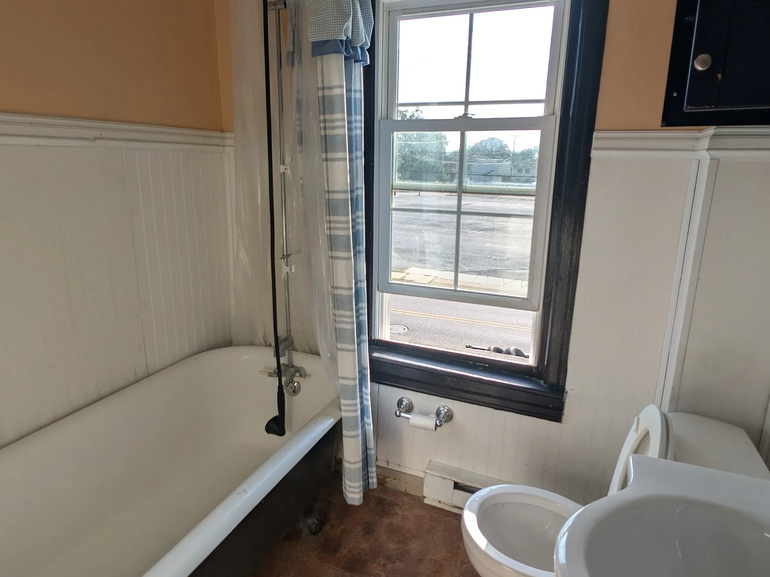 3 bed, 1048 sqft, $1,500 — Photo 3