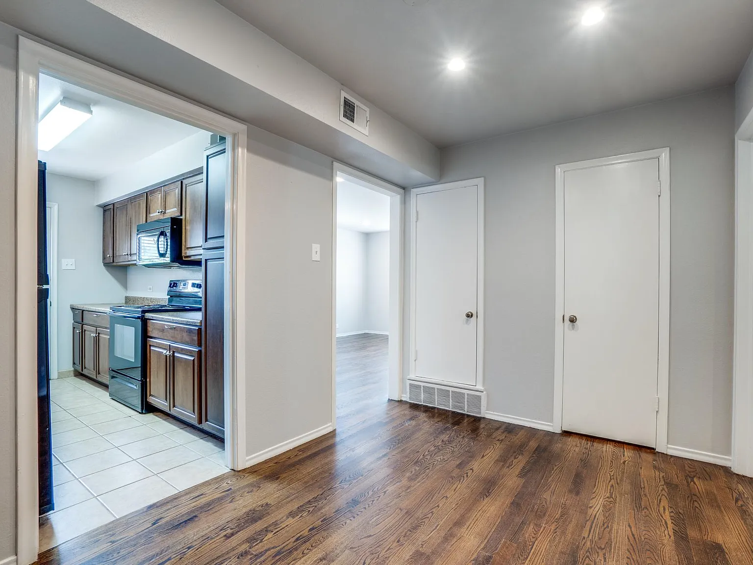 1 bed, 875 sqft, $2,000 — Photo 4